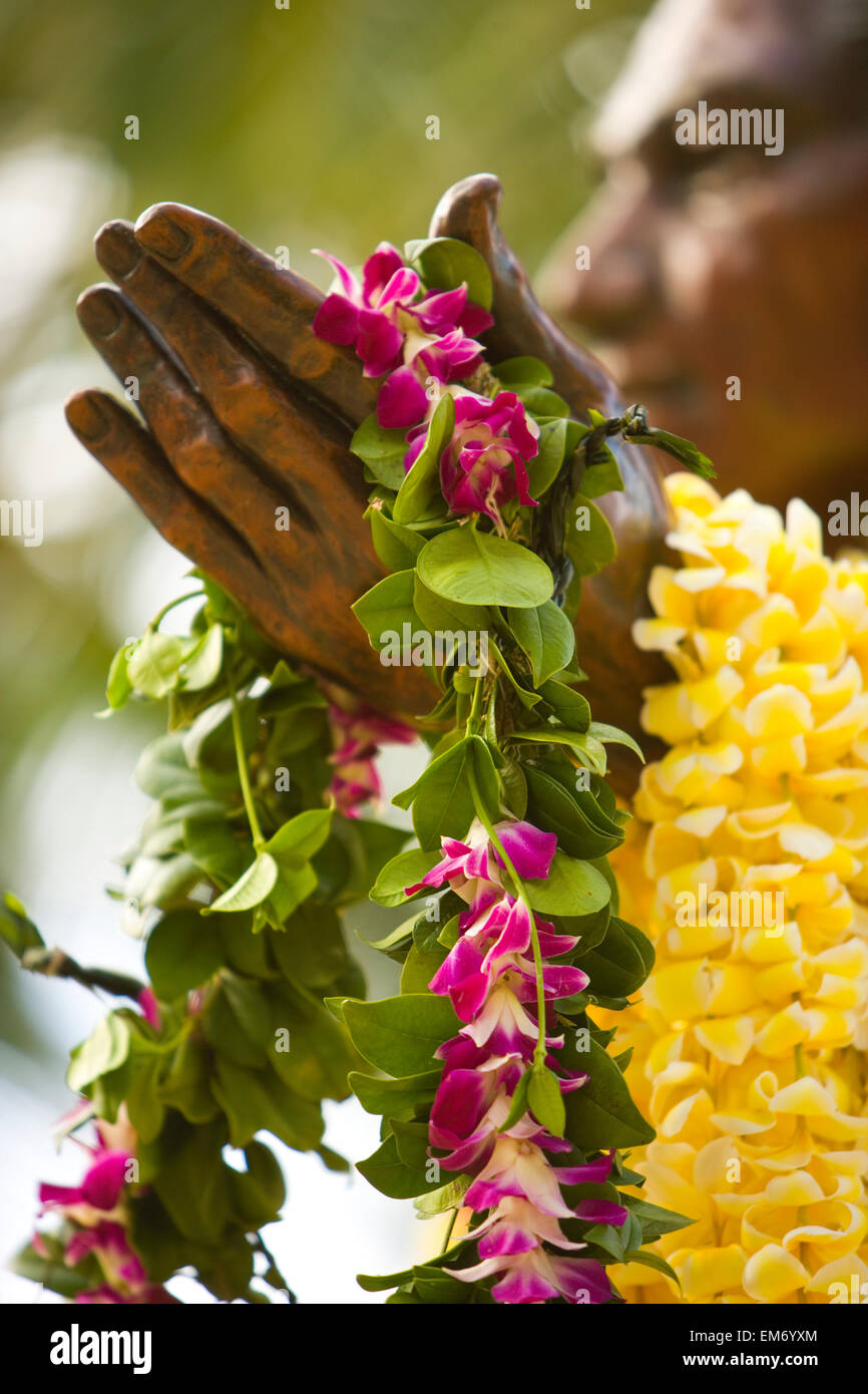USA, Hawaii, Oahu, Honolulu, Duke Kahanamoku Statue with flowers; Waikiki Stock Photo