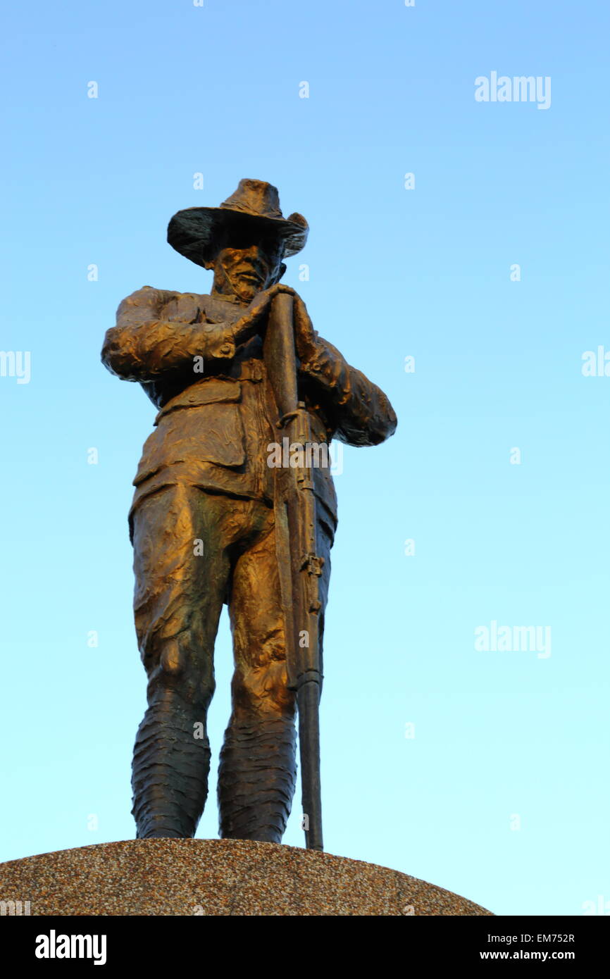 A bronze memorial statue of an Australian ANZAC soldier ("digger") on