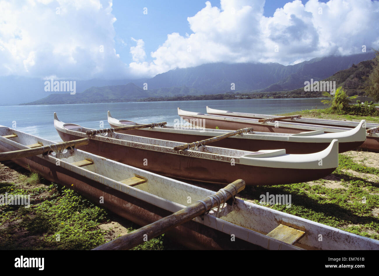Hawaii, Oahu, Kaneohe Bay, Secret Island, Line Of Outrigger Canoes On