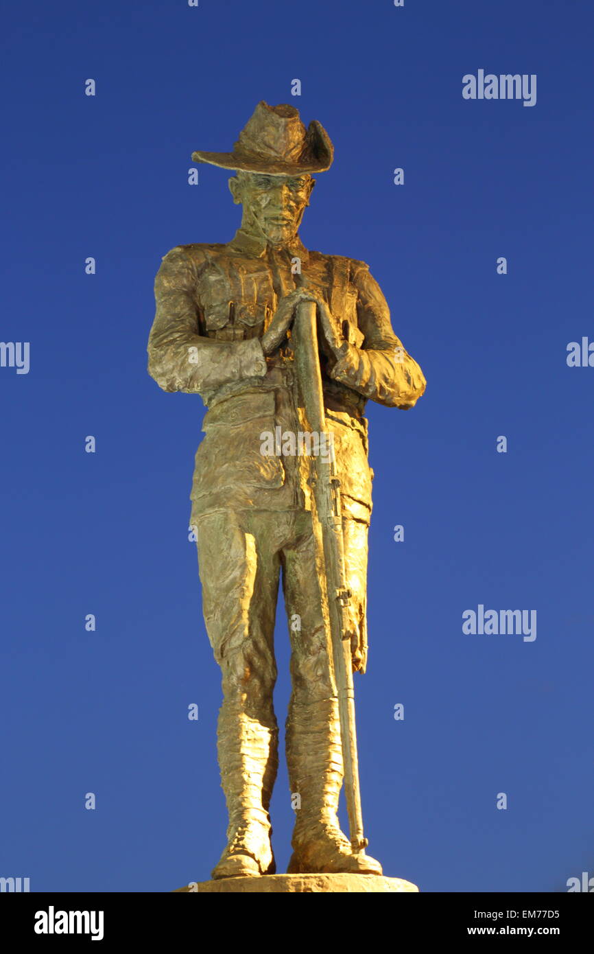 A bronze memorial statue of an Australian ANZAC soldier ("digger") on