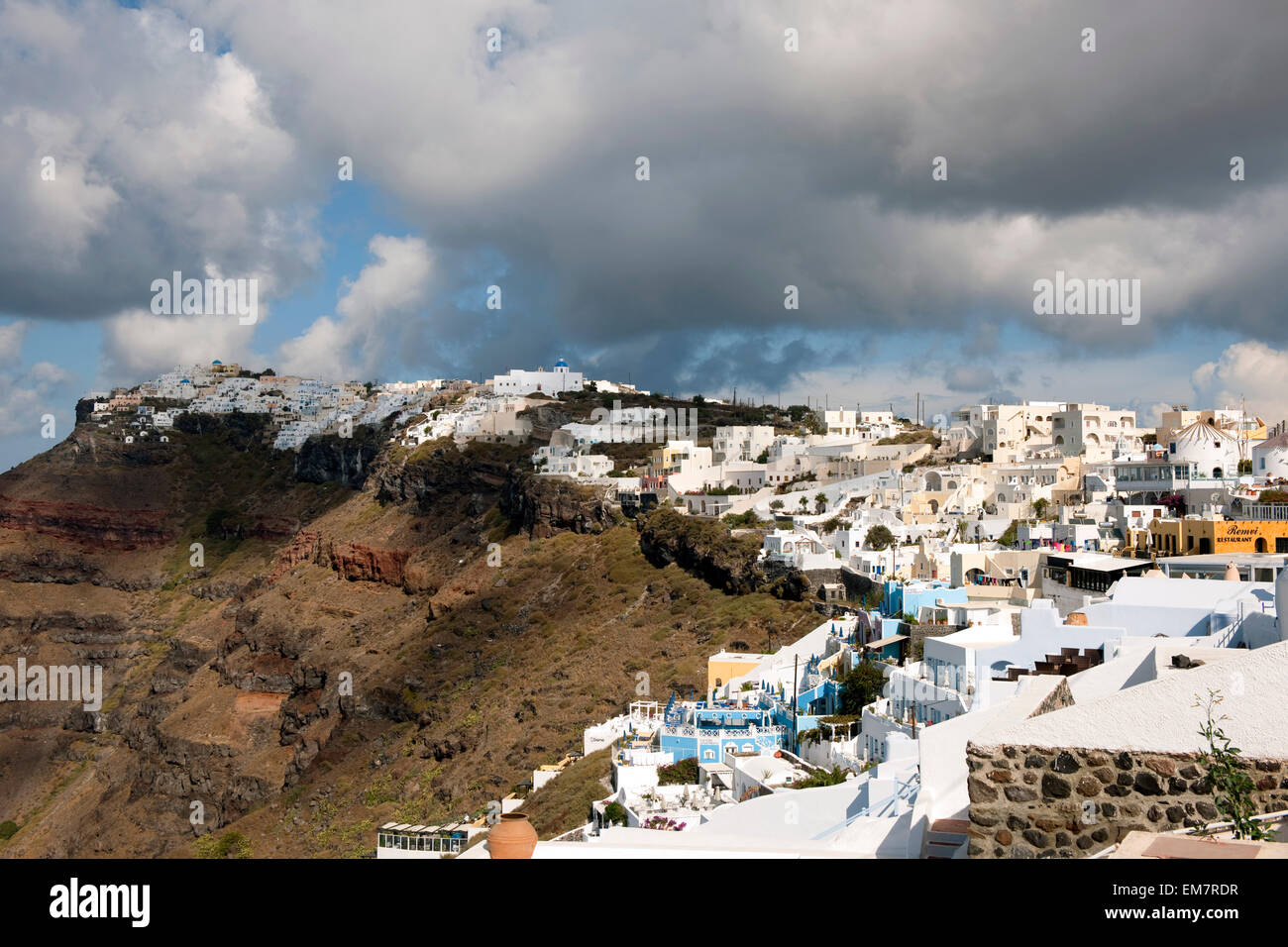 Griechenland, Kykladen, Santorini, Imerovigli, Blick von Firostefani Stock Photo