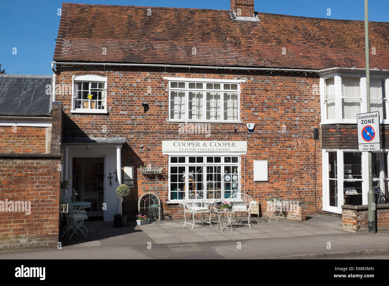 Cooper and Cooper Stylish Vintage Living Shop in Hungerford Stock Photo