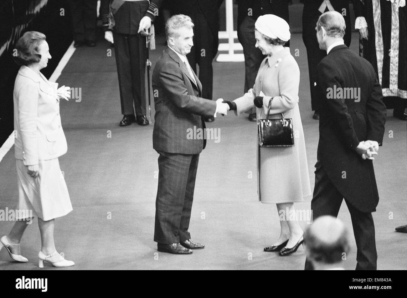 President Nicolae Ceausescu of Romania accompanied by Madame Elena Ceausescu is welcomed at Victoria Station by Queen Elizabeth. June 13th 1978 Stock Photo
