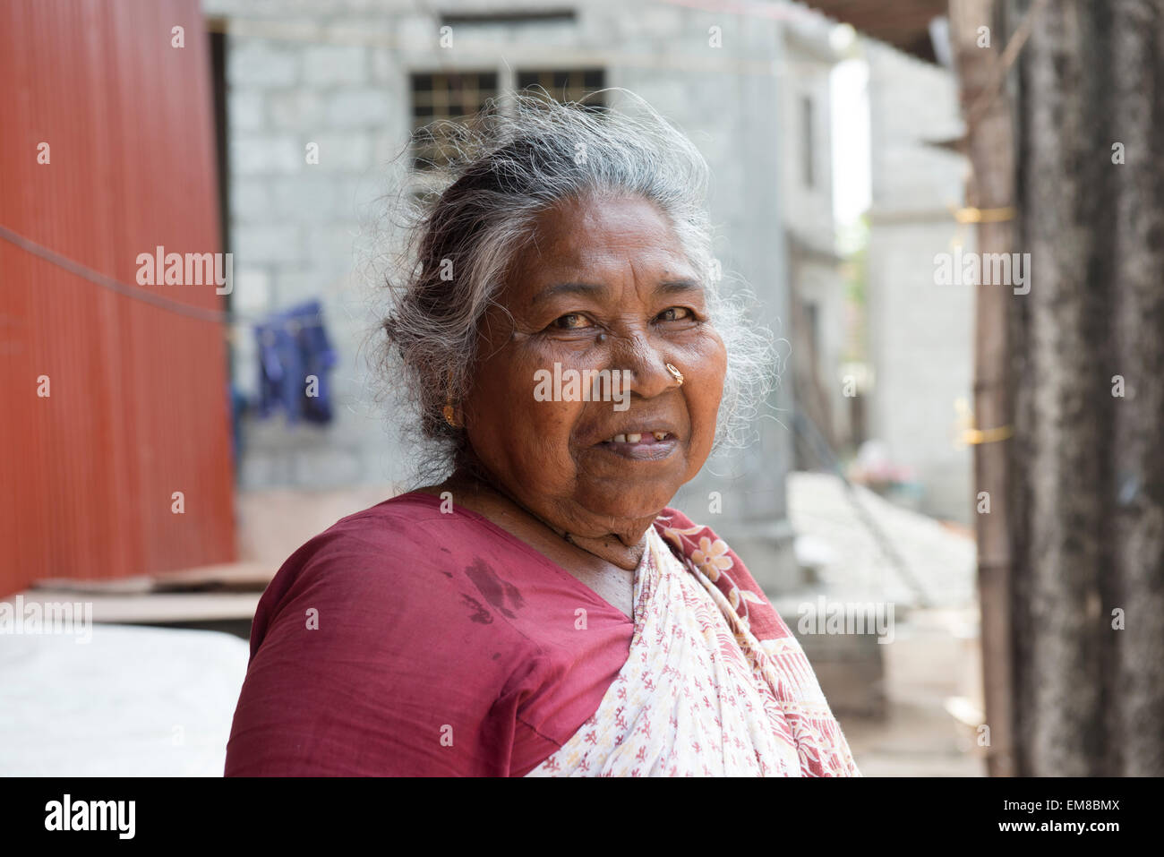 Older indian woman portrait hi-res stock photography and images - Alamy
