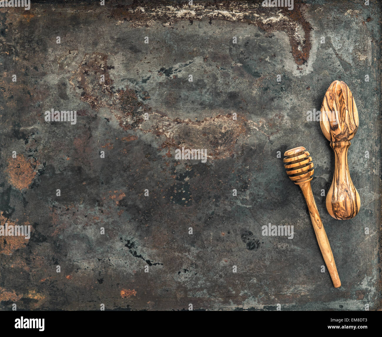 https://c8.alamy.com/comp/EM8DT3/wooden-kitchen-utensils-on-rusted-metal-plate-background-vintage-tools-EM8DT3.jpg