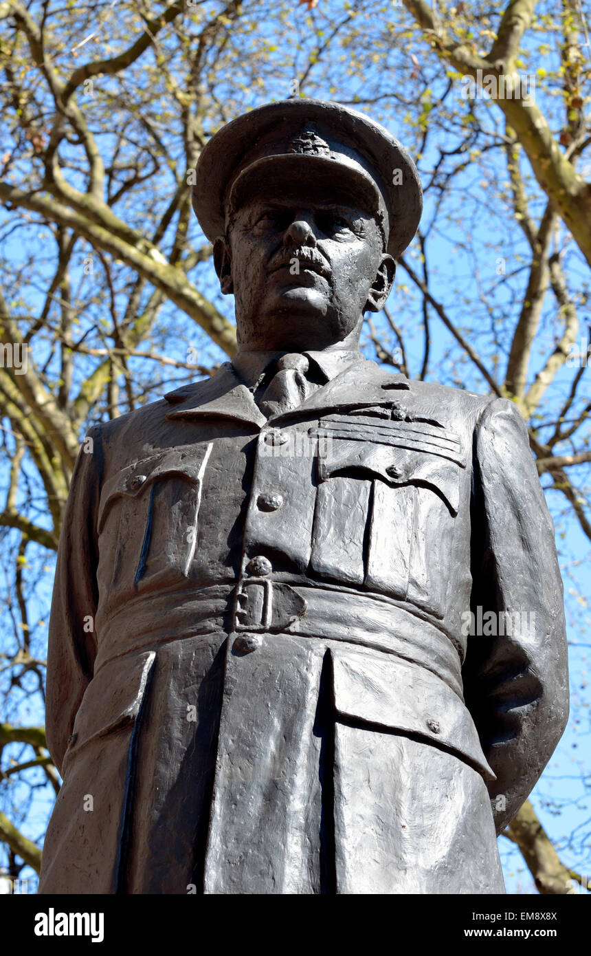 London, England, UK. Statue of Sir Arthur ‘Bomber’ Harris (1992) by St Clement Danes Church, the Strand. Stock Photo