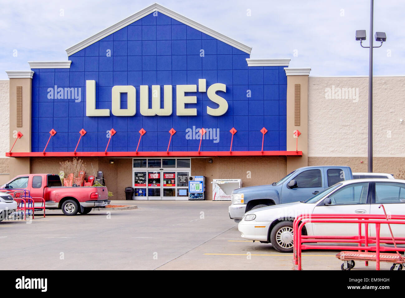 Lowe's building supply business exterior on May Avenue, Oklahoma City, Oklahoma. USA. Stock Photo