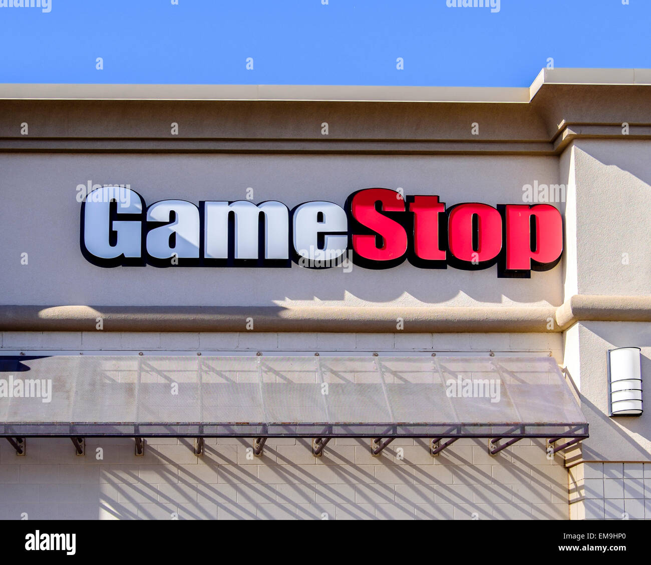 The storefront exterior of GameStop, a gaming business. Oklahoma City, Oklahoma, USA. Stock Photo