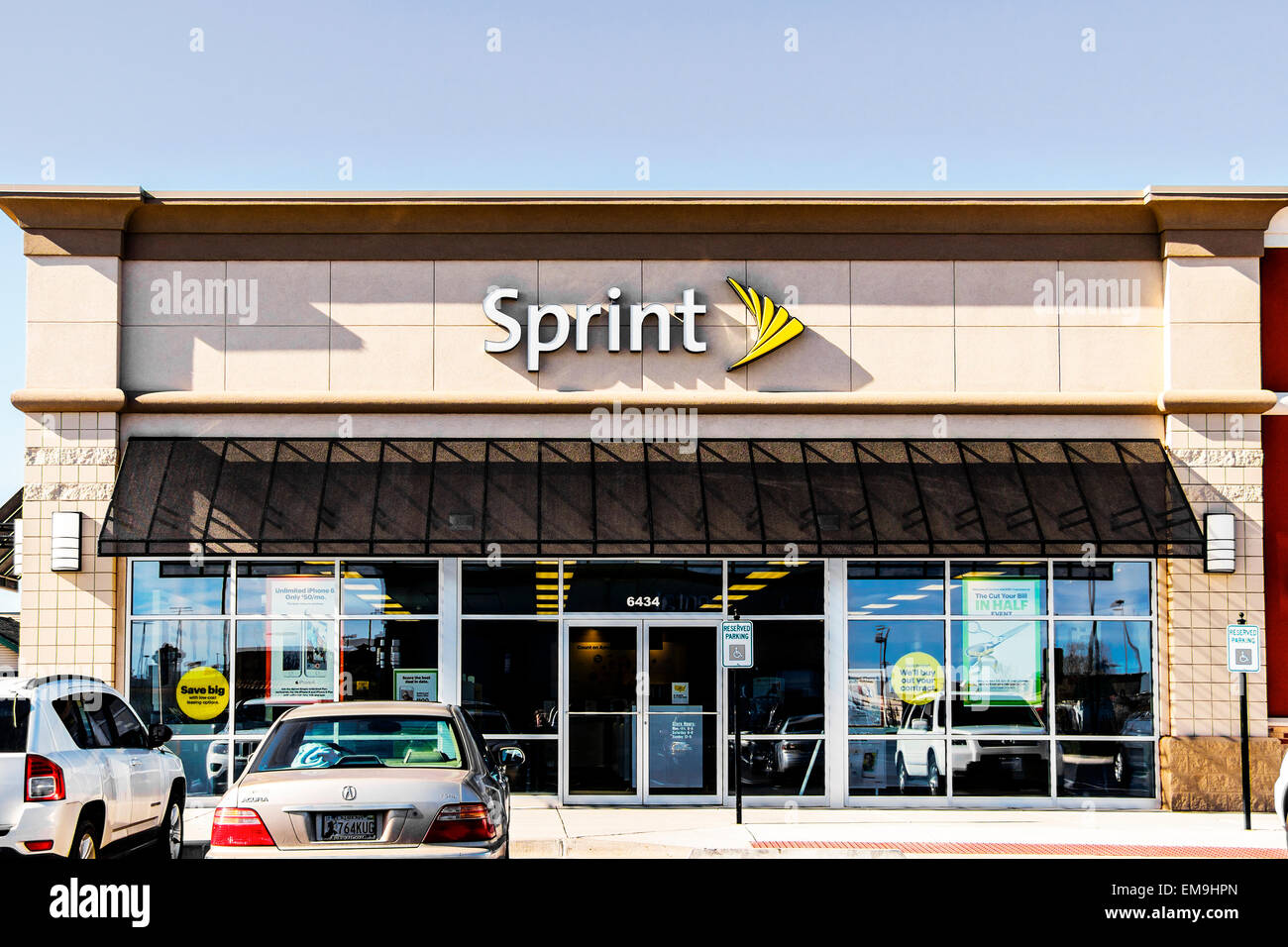 The storefront and logo of a Sprint telecommunications store. Oklahoma City, Oklahoma, USA. Stock Photo