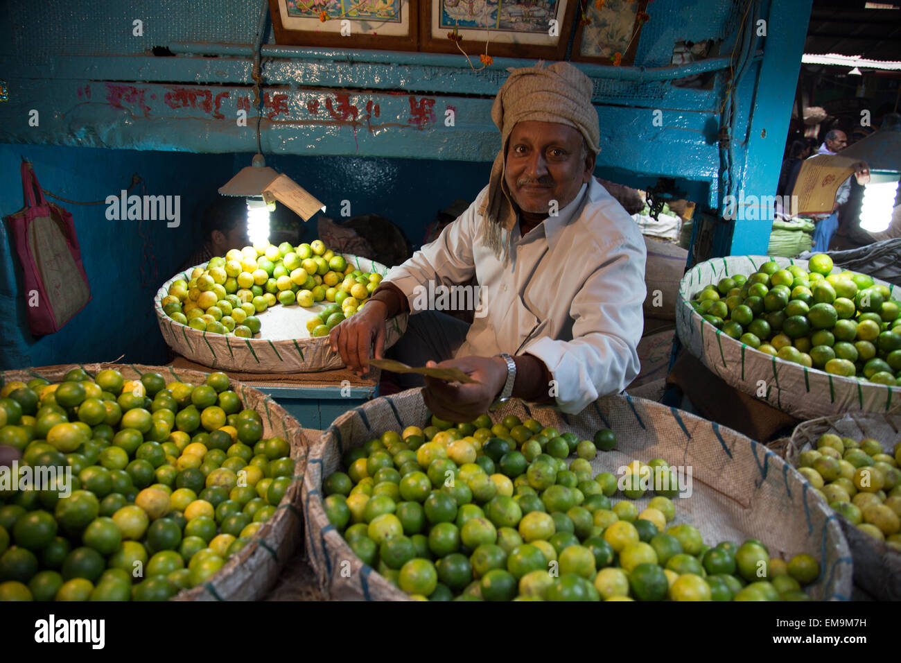 Wholesale vegetable market hires stock photography and images Alamy