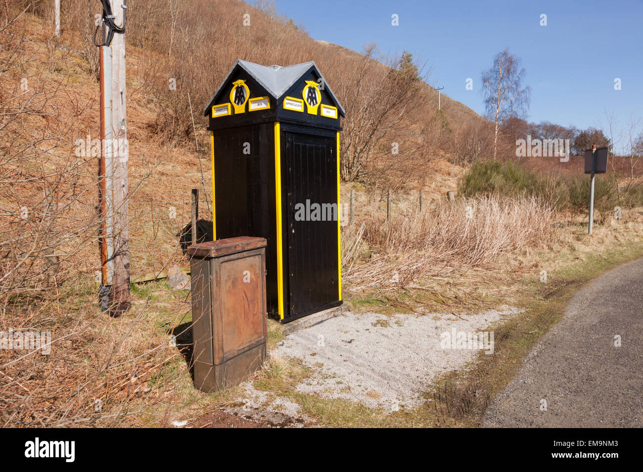 Old fashioned AA box in yellow and black livery, on the A708 next to the Yarrow Water river, Moffat, Dumfries and Galloway, Scot Stock Photo