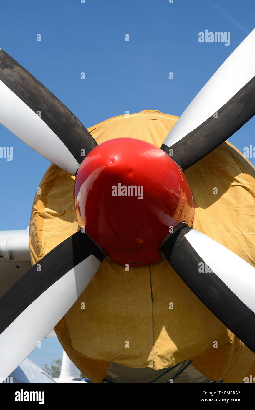 Propeller blades hires stock photography and images Alamy