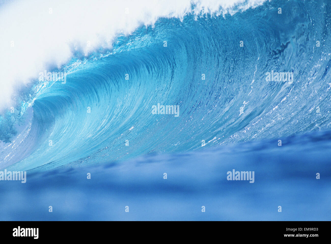 Large ocean tidal waves crash hi-res stock photography and images - Alamy