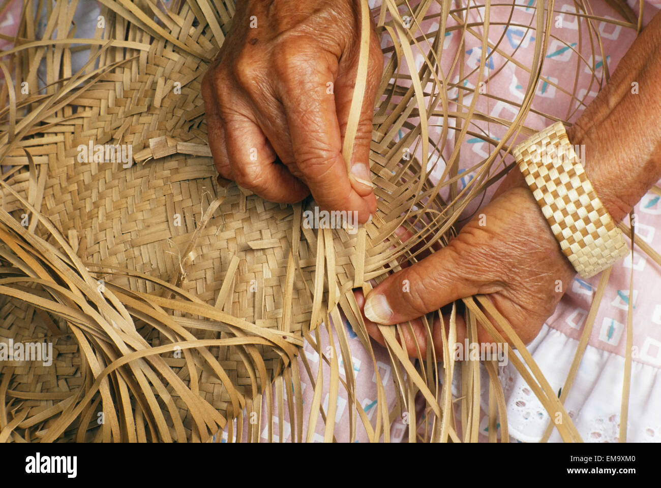 Closeup Detail Of Womans Hands Weaving Lauhala Stock Photo - Alamy