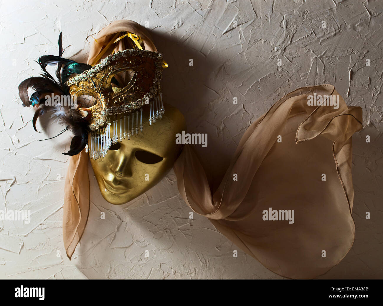 Gold plaster mask hi-res stock photography and images - Alamy