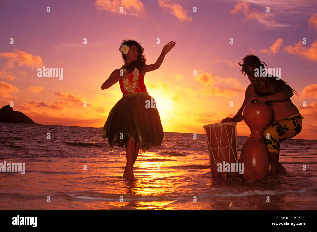 Hula dancer haku lei in hi-res stock photography and images - Alamy