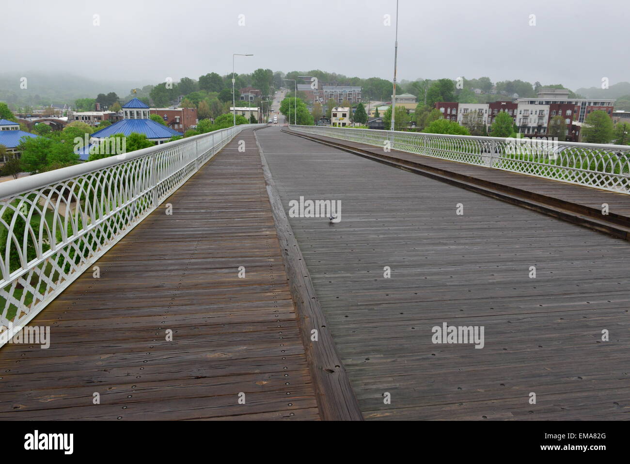 Walnut Street Bridge in Chattanooga, USA Stock Photo Alamy