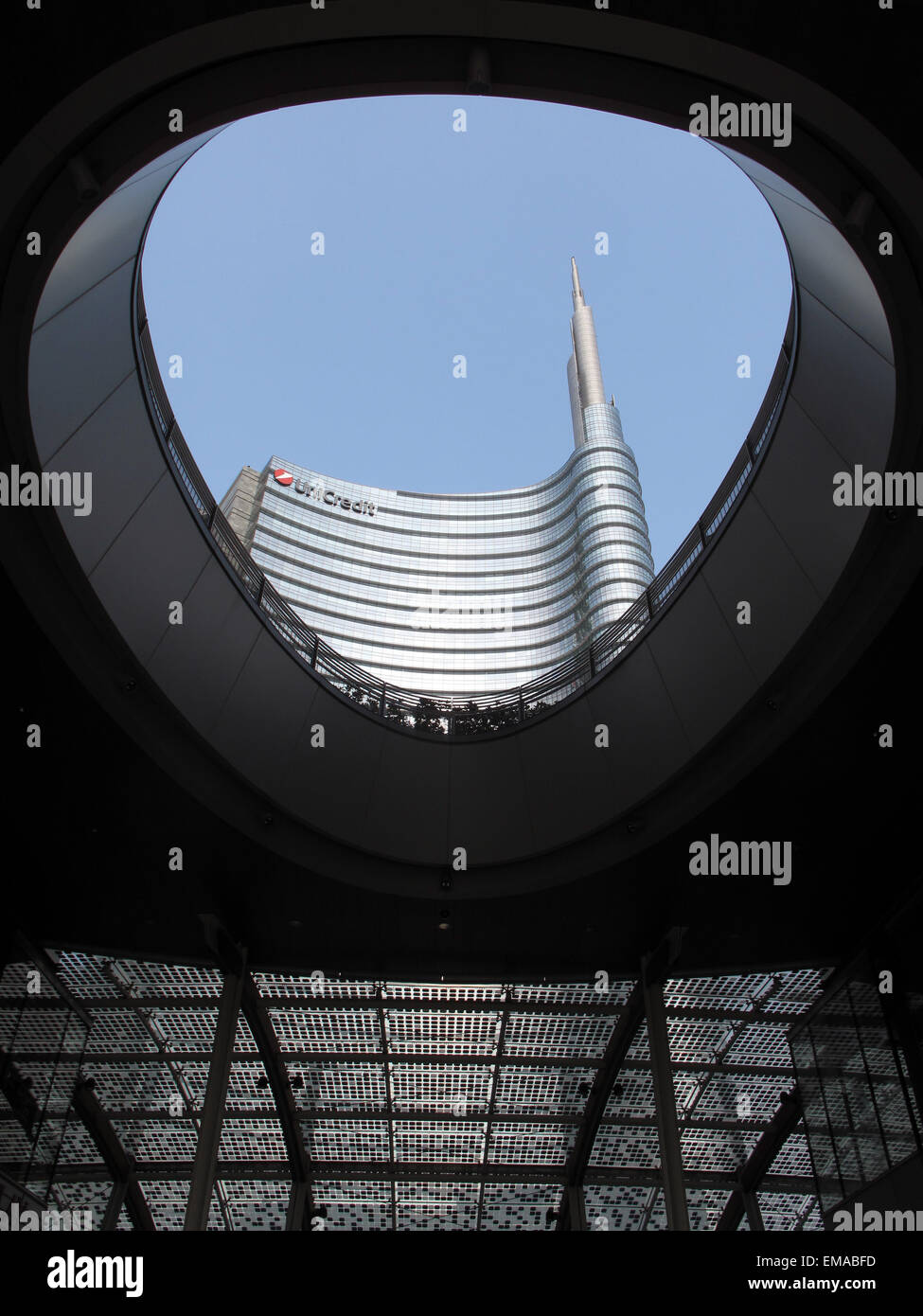 unicredit-tower-torre-unicredit-in-the-new-building-complex-porta
