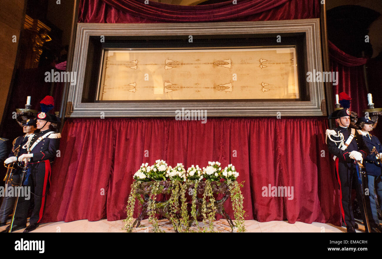 Turin, Italy. 18th April, 2015. St. John Square and Cathedral 18th April 2015 -ostension of Shroud - Credit:  Realy Easy Star/Alamy Live News Stock Photo