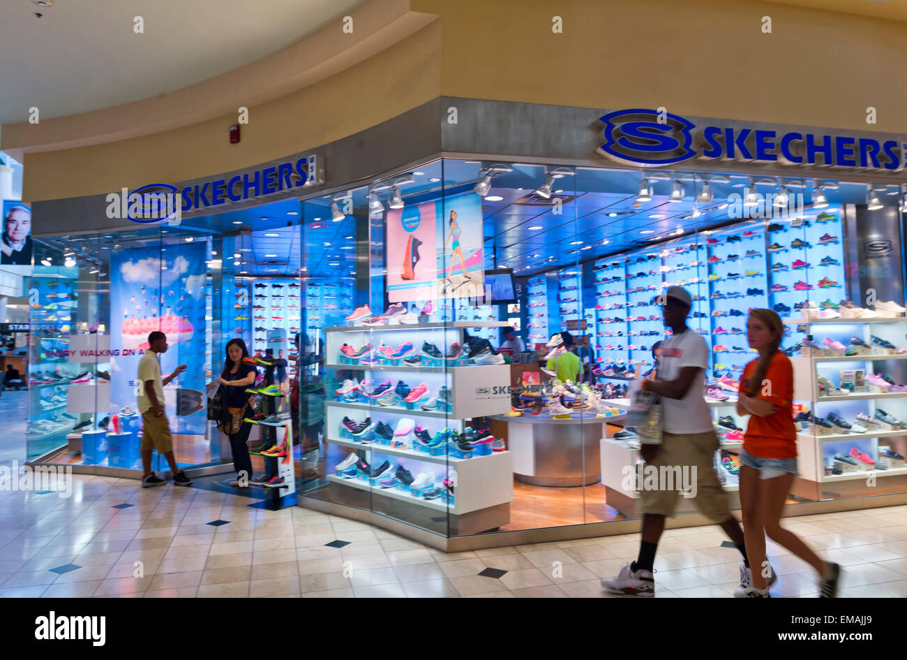 Skechers shoe store hi-res stock photography and images - Alamy