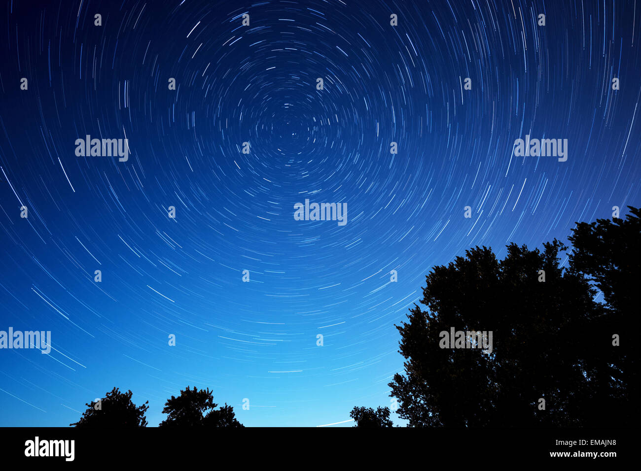 Star trails hi-res stock photography and images - Alamy