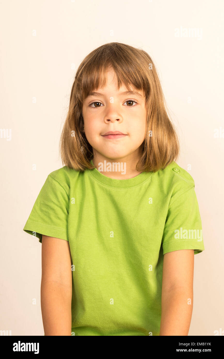 portrait of little girl smiling looking at camera Stock Photo - Alamy