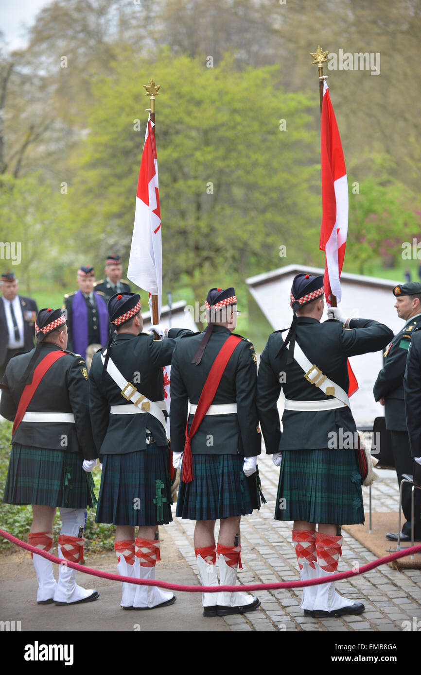 Green Park, London, UK. 19th April 2015. The regiments and guests assemble at the Canadian War Memorial in Green Park for a ceremony and wreath laying. Three Canadian regiments commemorate their roles in the second battle of Ypres of WW1 which took place 100 years ago. The battle was the first time that Germany used chemical weapons on a large scale. Credit:  Matthew Chattle/Alamy Live News Stock Photo