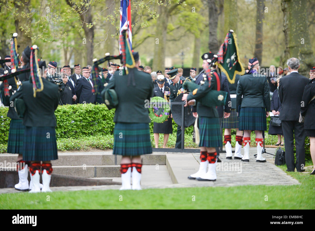 Green Park, London, UK. 19th April 2015. The regiments and guests assemble at the Canadian War Memorial in Green Park for a ceremony and wreath laying. Three Canadian regiments commemorate their roles in the second battle of Ypres of WW1 which took place 100 years ago. The battle was the first time that Germany used chemical weapons on a large scale. Credit:  Matthew Chattle/Alamy Live News Stock Photo