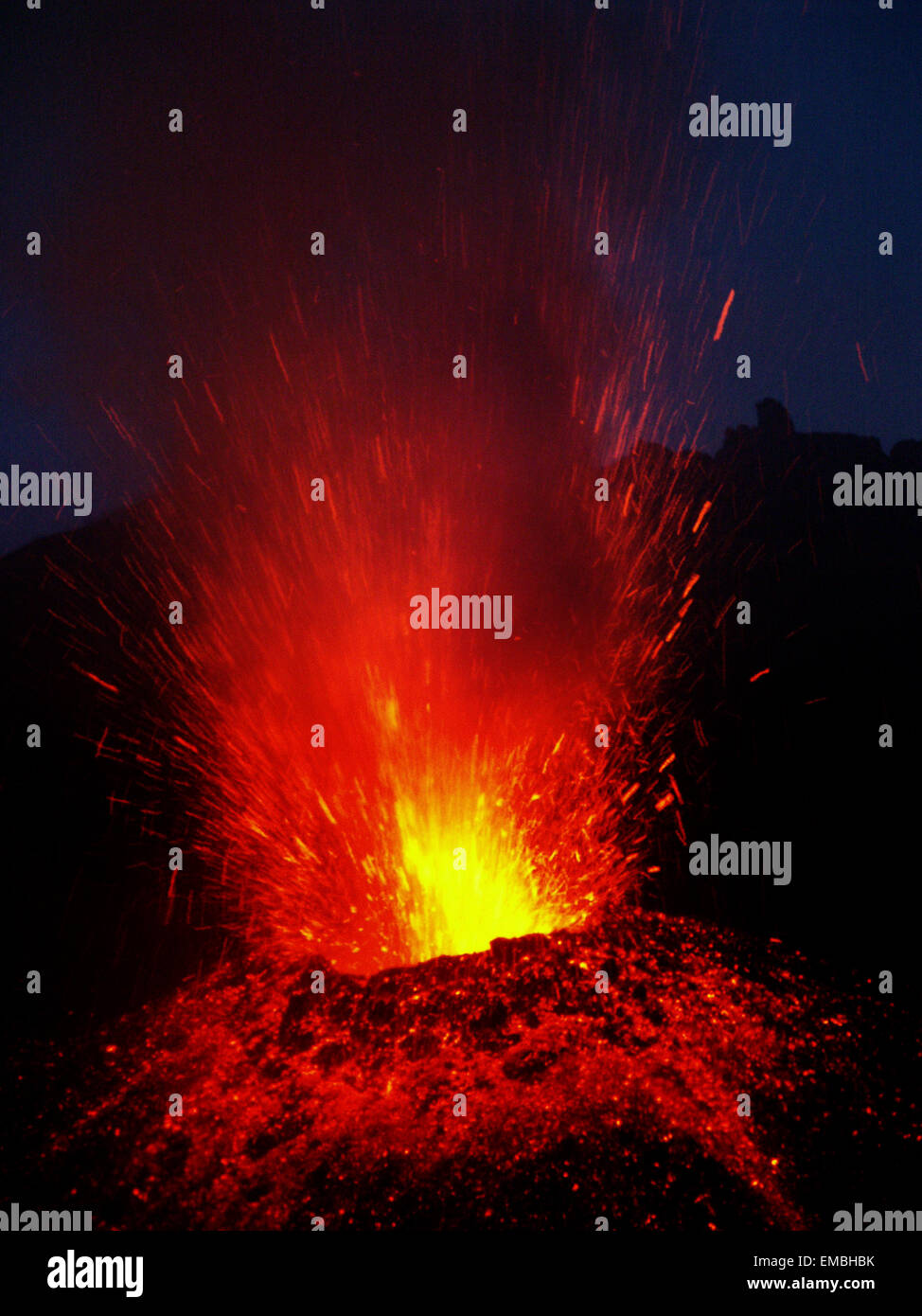 Etna eruption 2006 hires stock photography and images Alamy