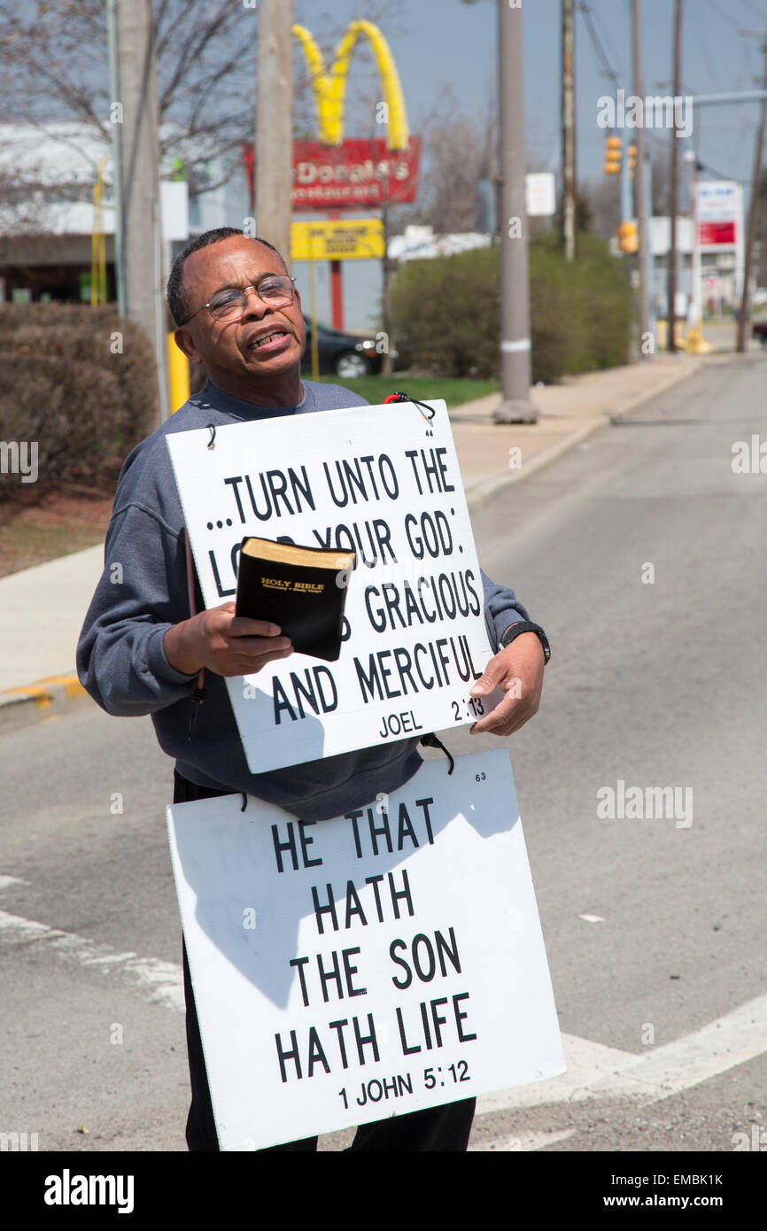 Toledo, Ohio - Rev. Eugene Rocker, pastor of Anchor Baptist Church, preaches on a street corner, holding his Bible. Stock Photo