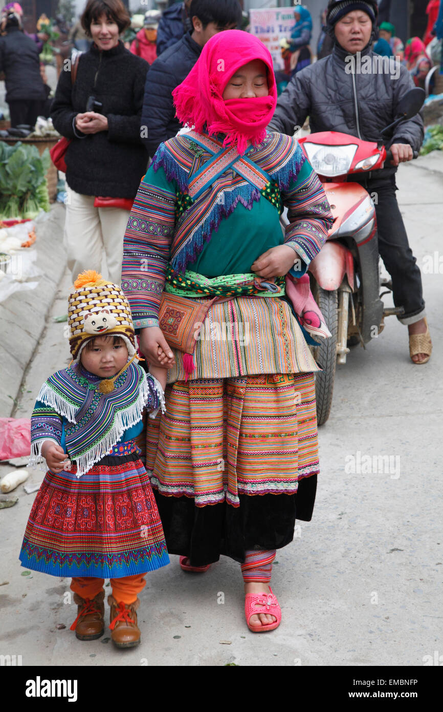 Vietnam, Lao Cai Province, Bac Ha, market, hill tribes people, mother and daughter, Stock Photo