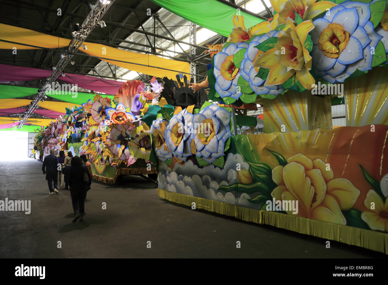 mardi gras world float den
