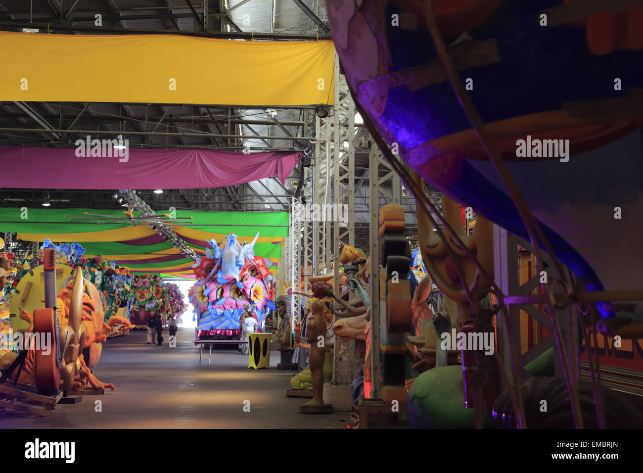 mardi gras world float den