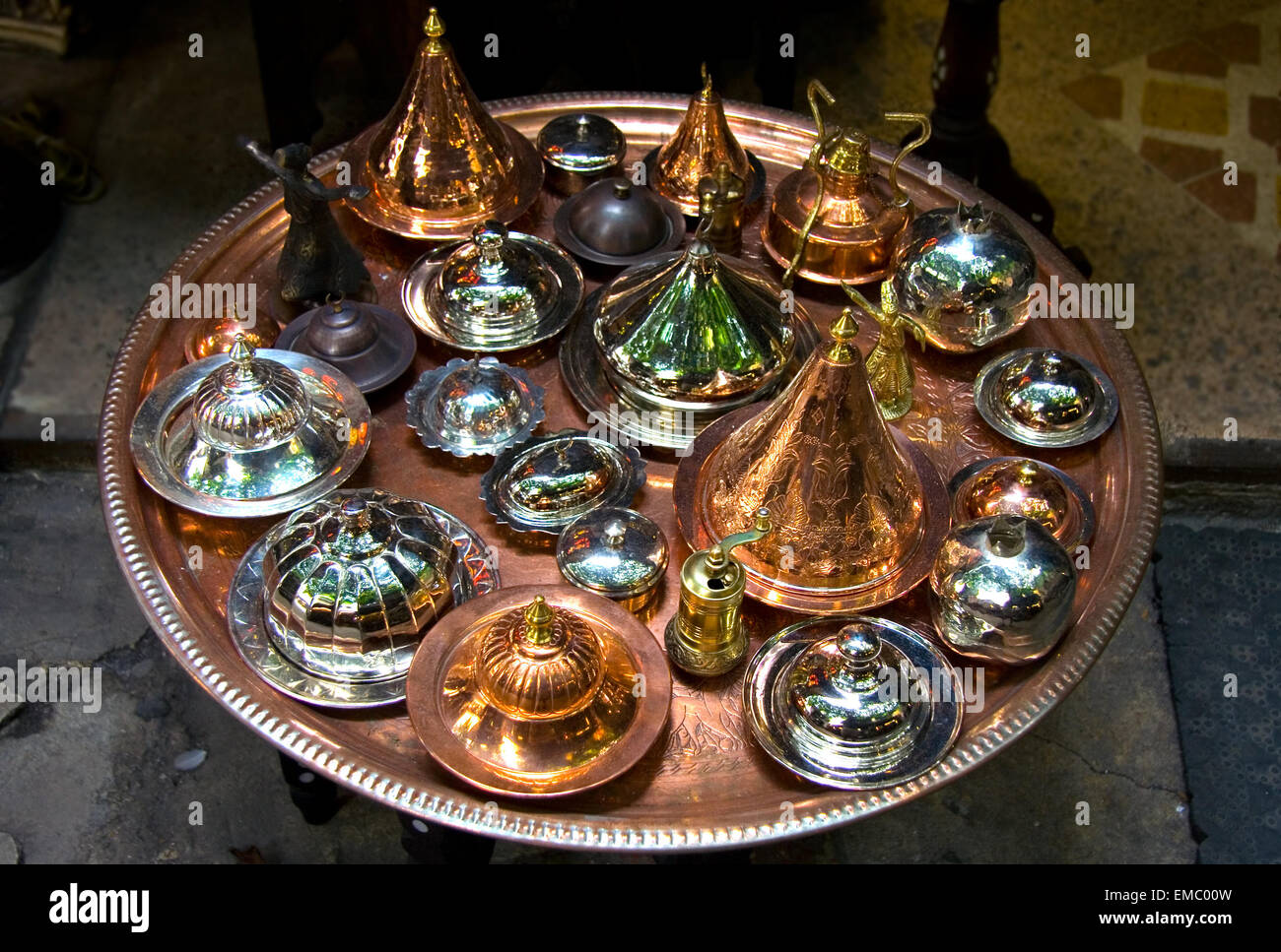 Original Turkish ancient handmade copper pots, Istanbul Stock Photo Alamy