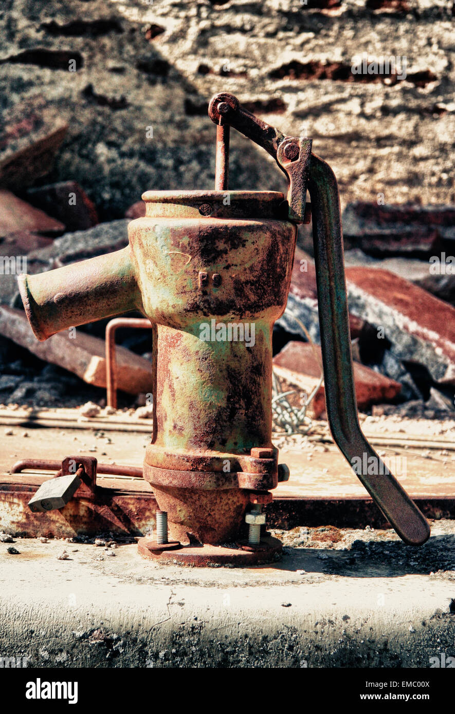 Rusted steel tube hires stock photography and images Alamy