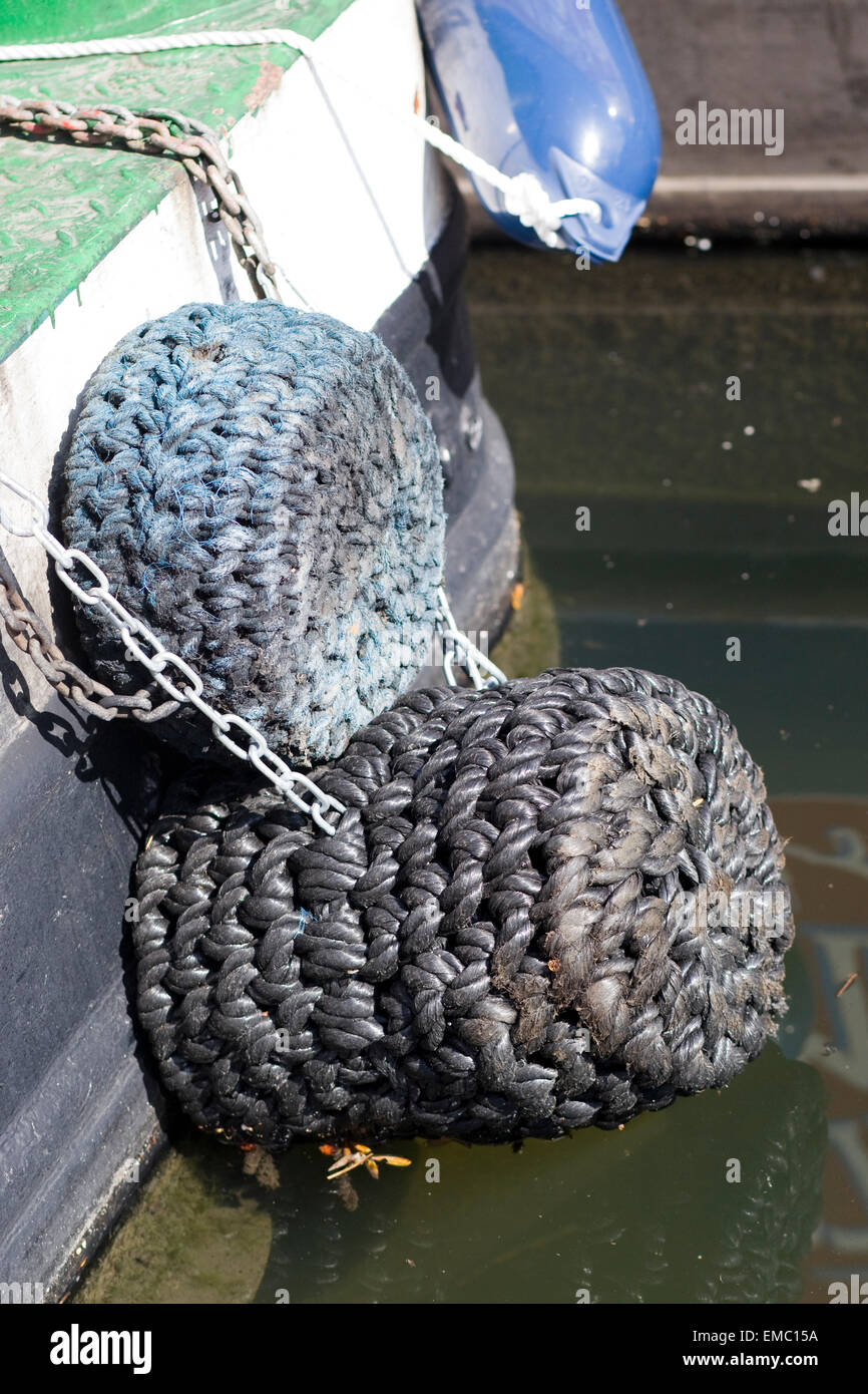 Chained Narrowboats High Resolution Stock Photography and Images - Alamy