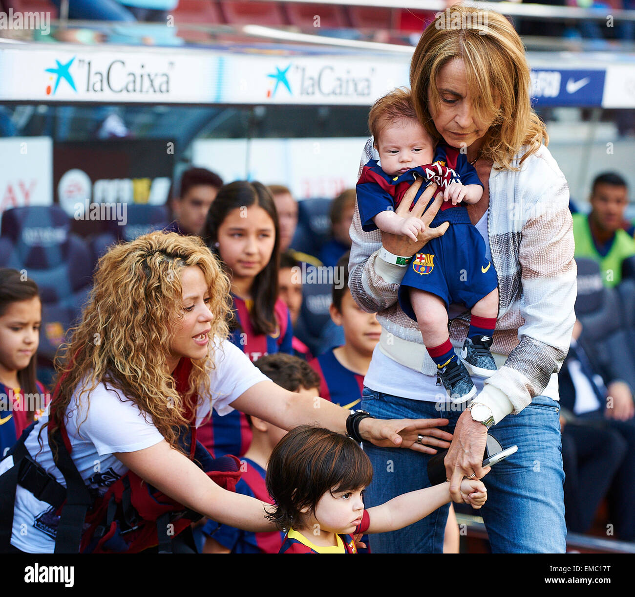 Shakira with her son Milan and Montse Bernabeu (mother of Gerard Pique) holds Sasha, prior La Liga soccer match between FC Barcelona and Valencia CF, at the Camp Nou stadium in Barcelona, Spain, saturday april 18, 2015. Foto: S.Lau Stock Photo