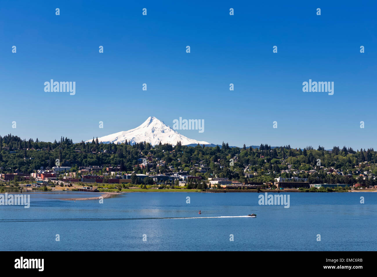 USA, Oregon, Mount Hood, Columbia River and city Hood River Stock Photo