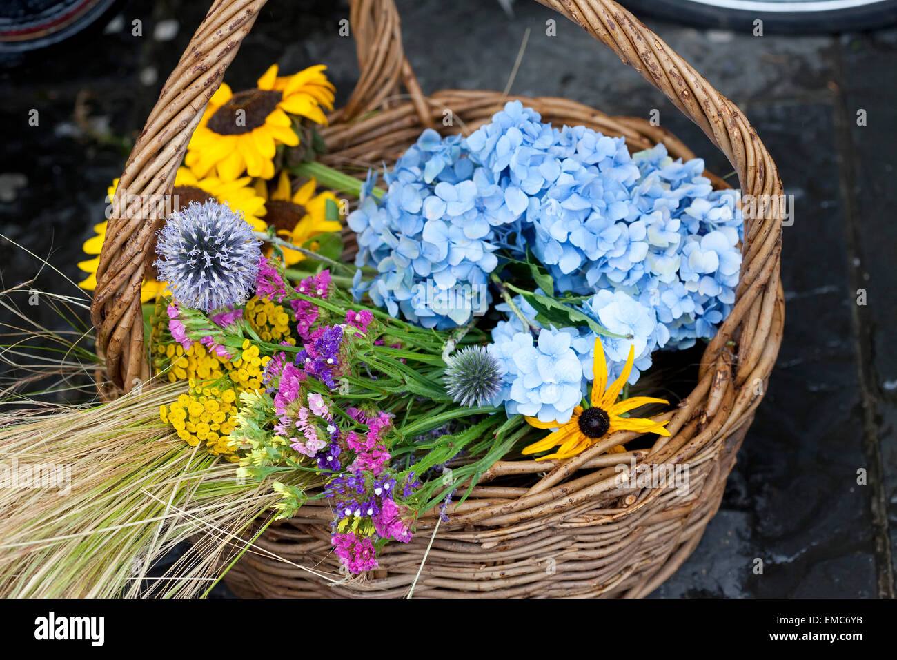 flowers for bridal party Stock Photo Alamy