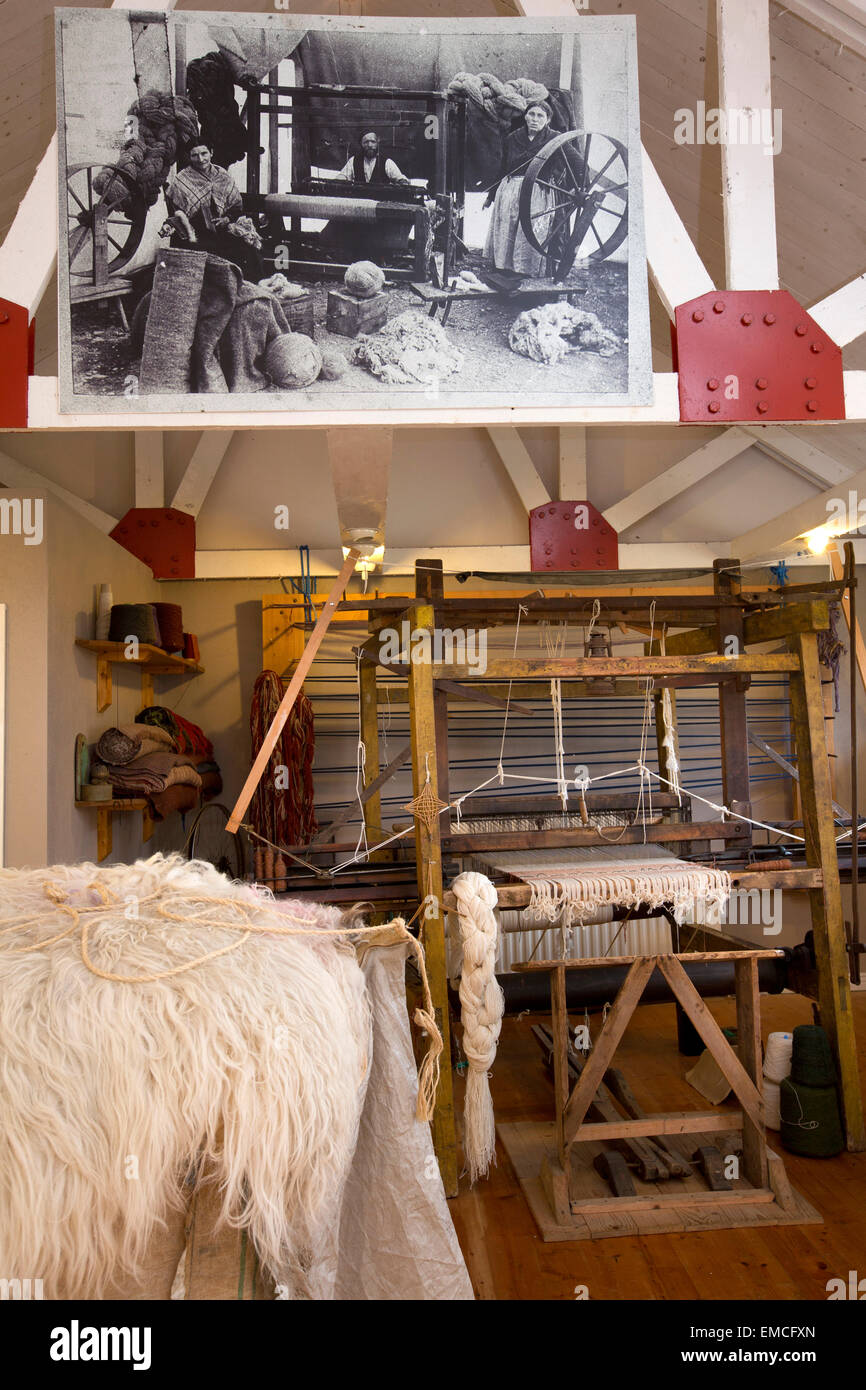 Ireland, Co Galway, Connemara, Leenaun, Sheep and Wool Museum, weaving loom Stock Photo