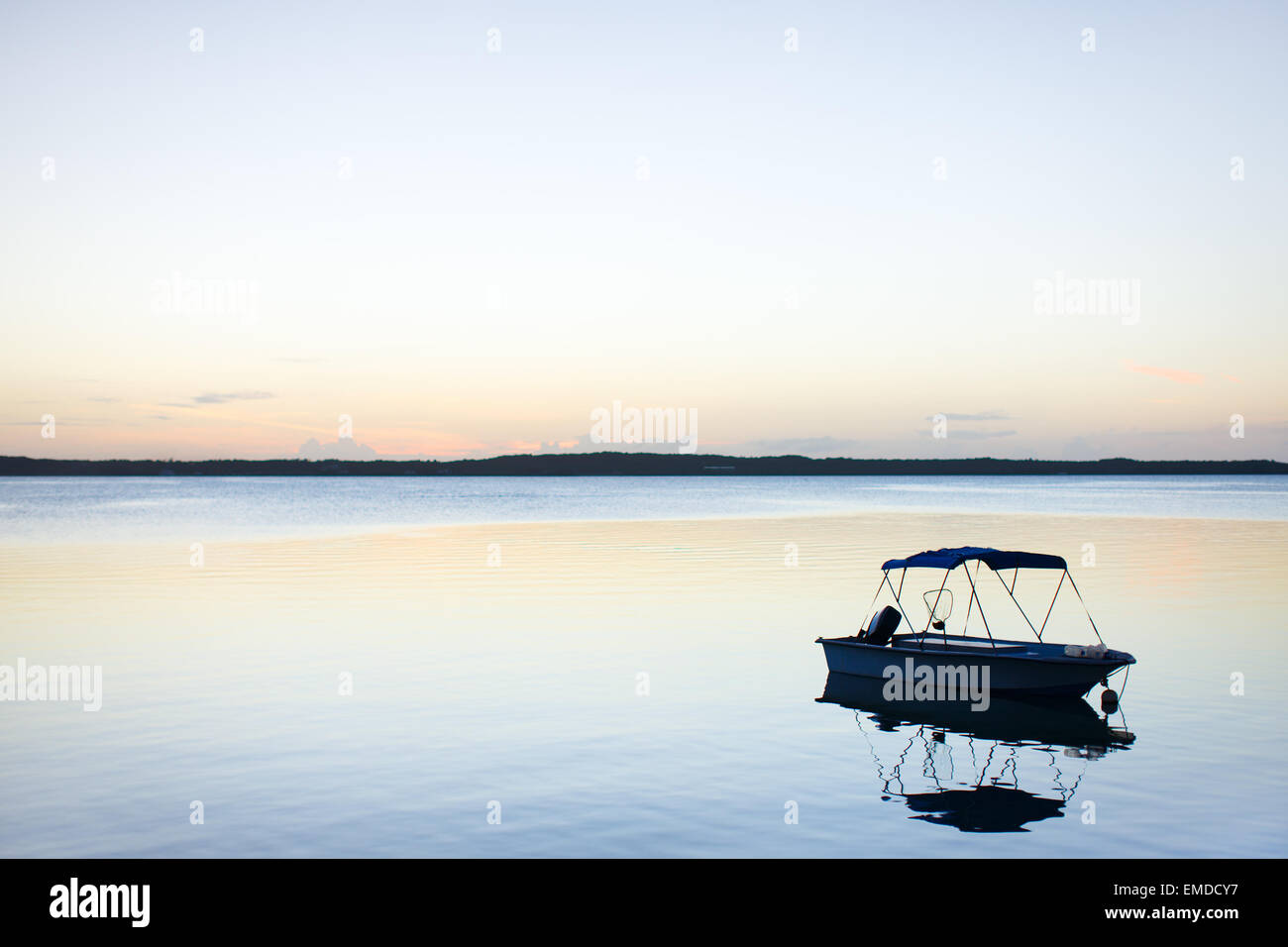 Sea bright sunset boat hi-res stock photography and images - Alamy