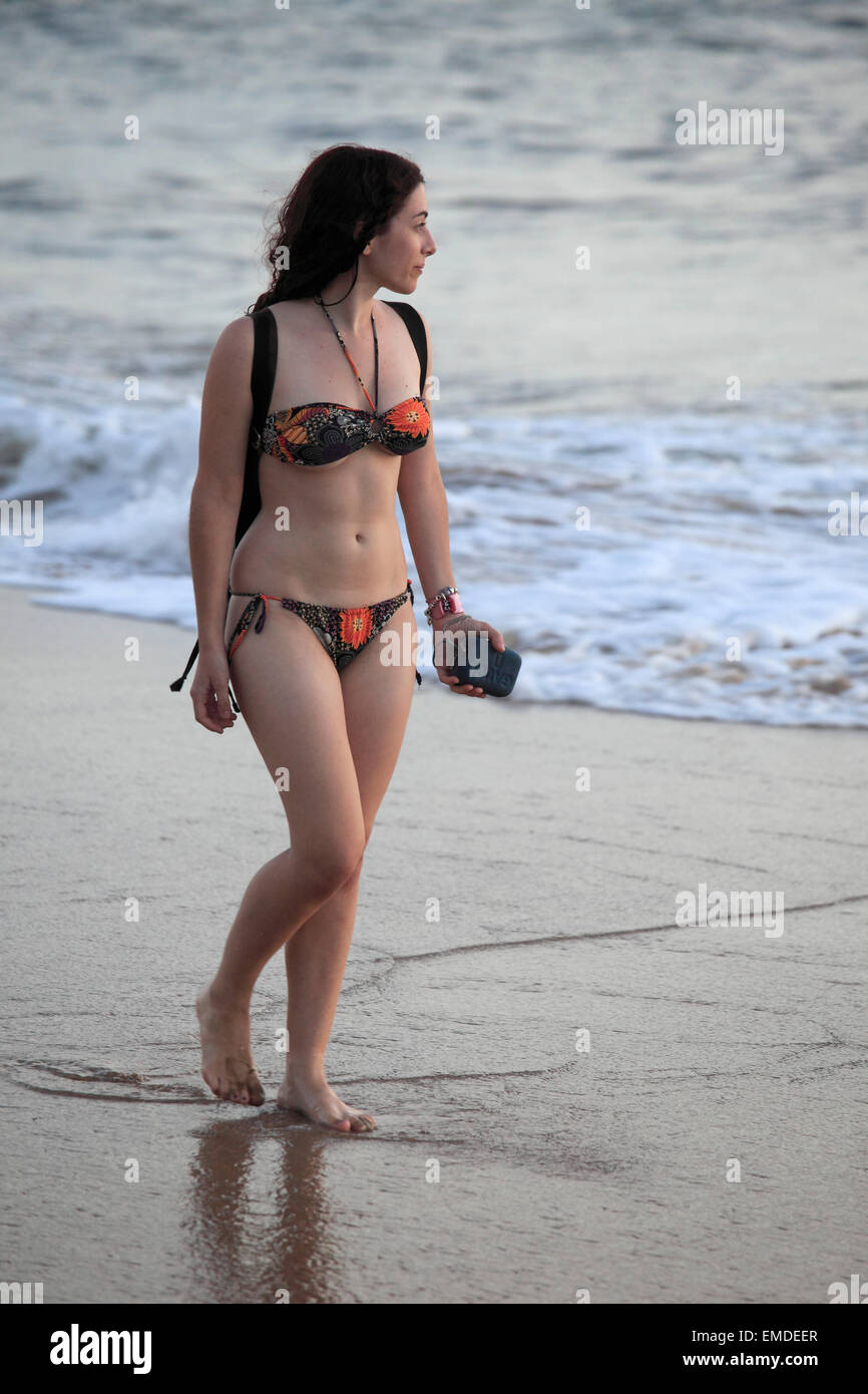 Hawaii maui beach young woman hi-res stock photography and images - Alamy