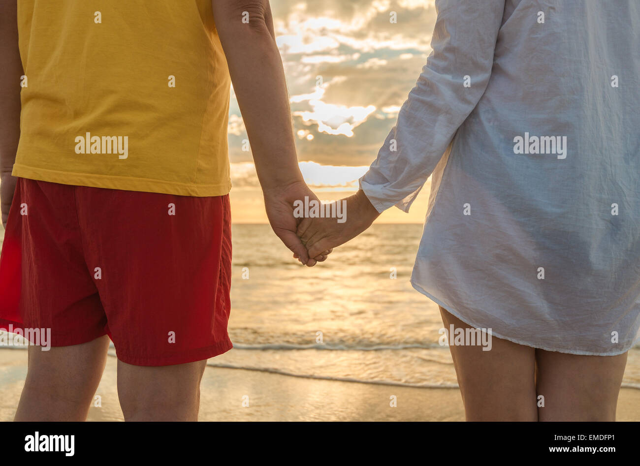Seniors holding hands hi-res stock photography and images - Alamy