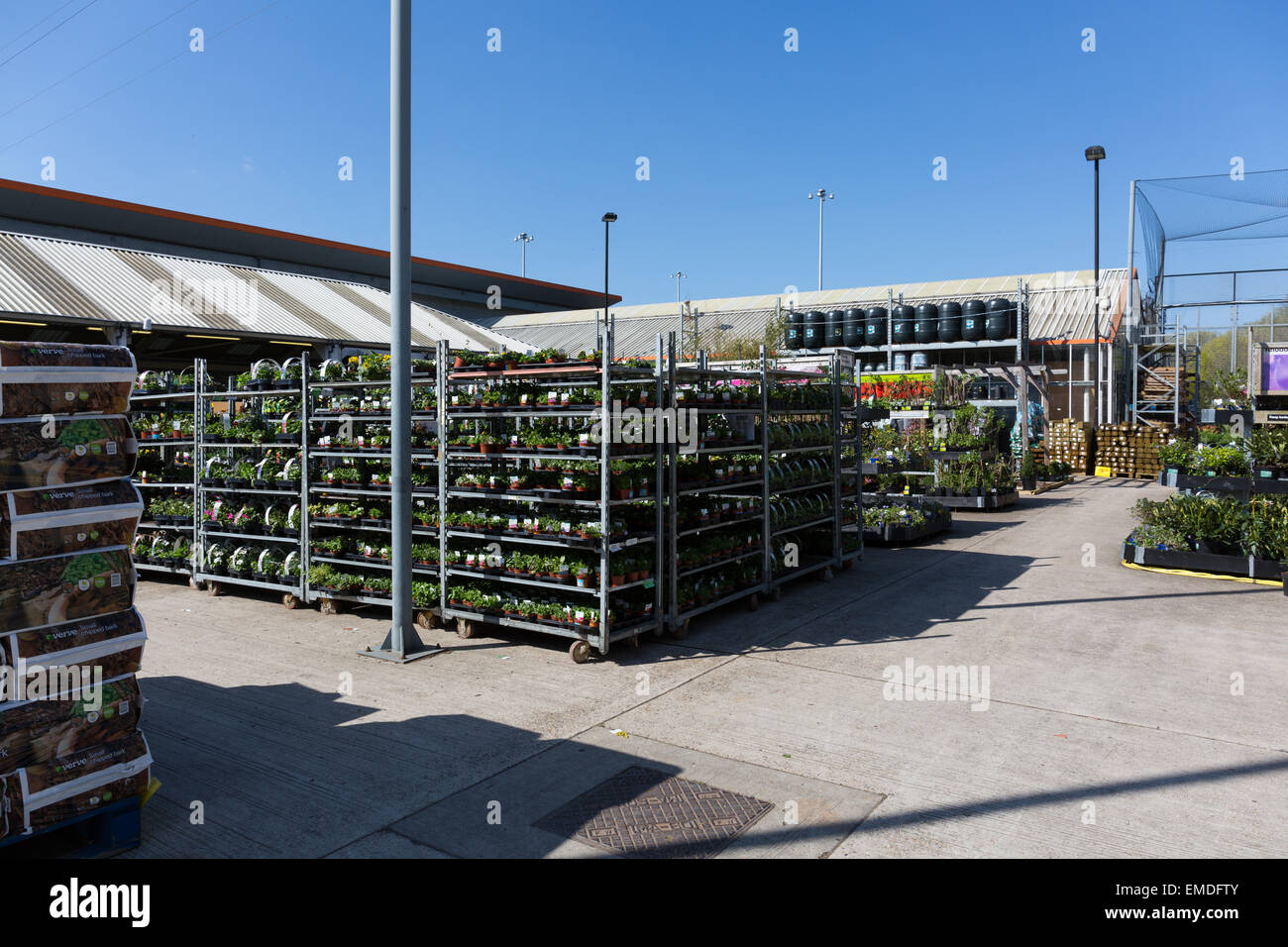 B&q garden aisle hires stock photography and images Alamy