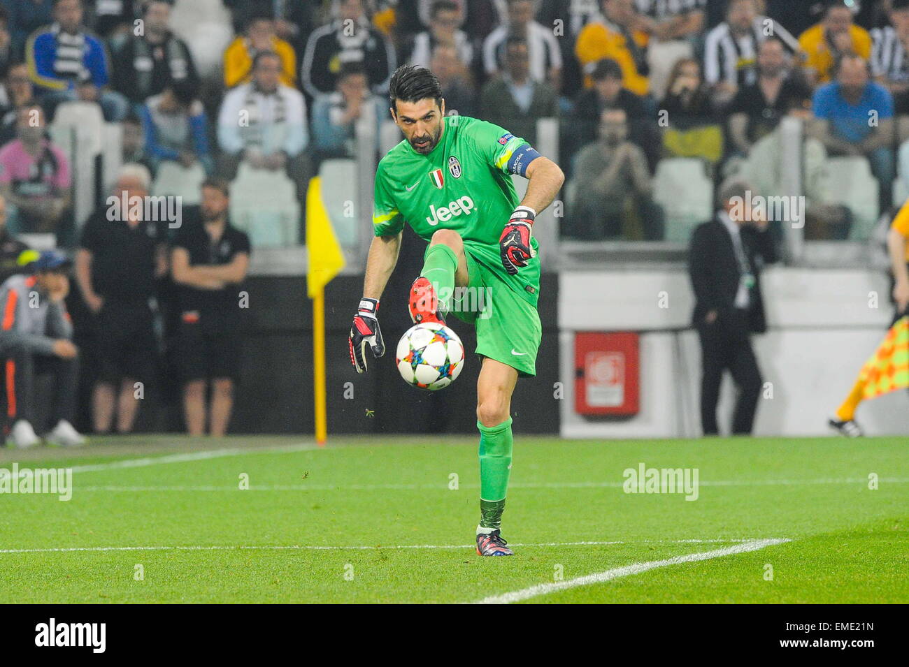 Buffon football icon hi-res stock photography and images - Alamy