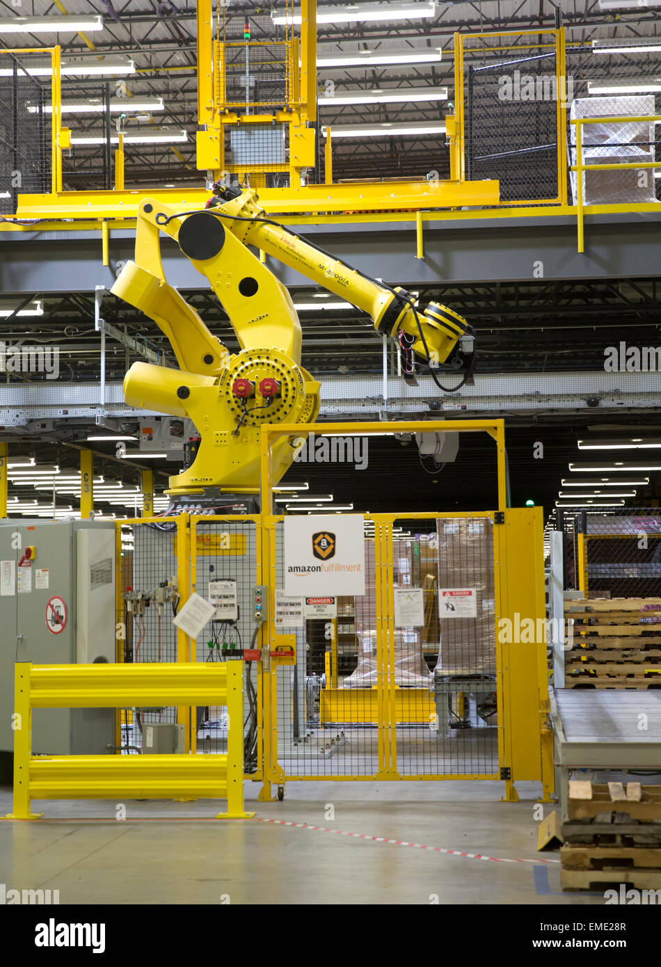 The fulfillment facility includes a proprietary "robo-stow" robotic arm  system Stock Photo - Alamy