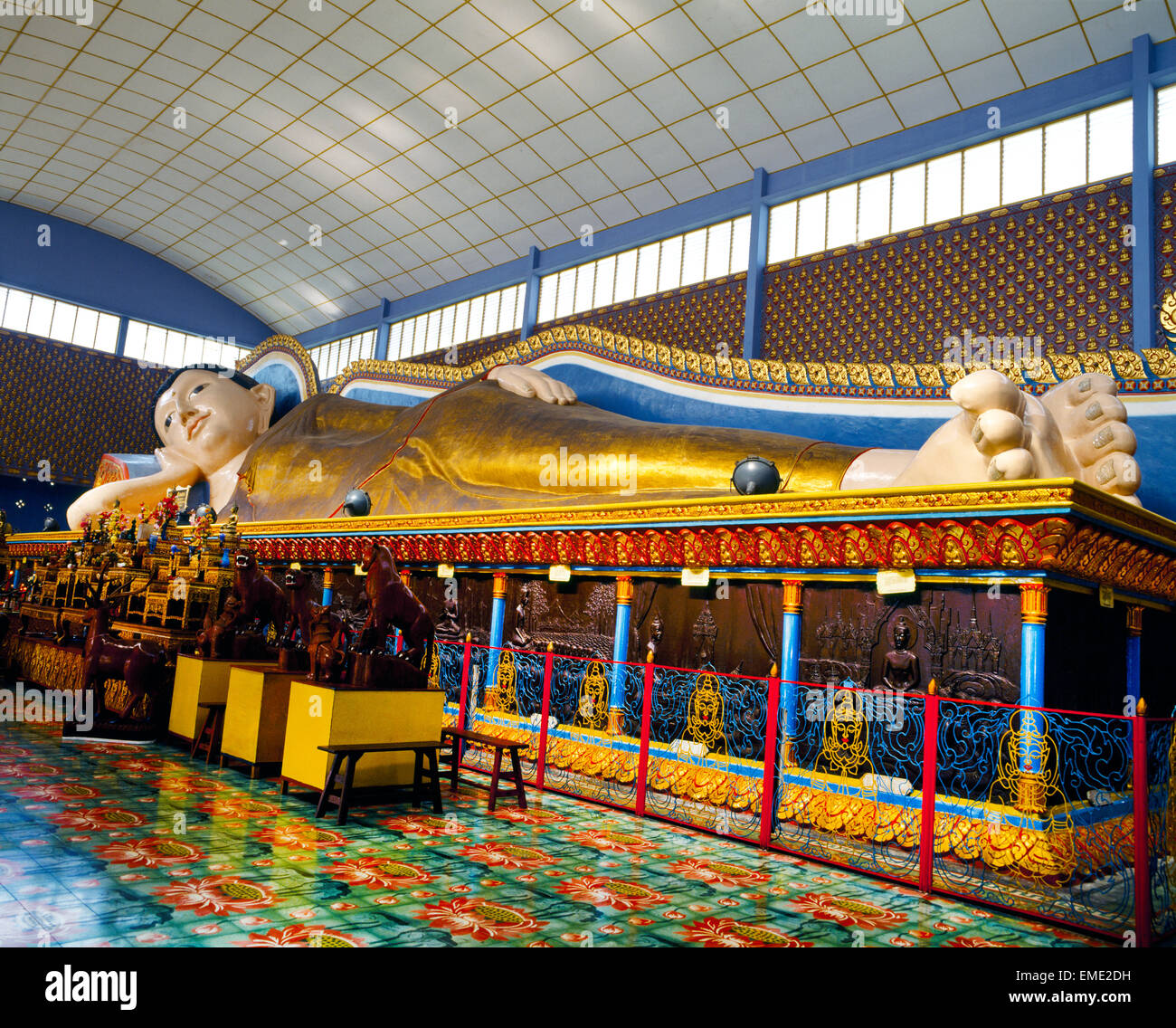 reclining buddha lonong burmah wat chayamangkalaram penang malaysia