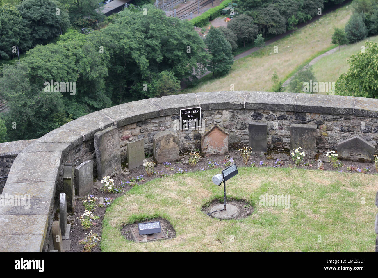Cemetery for soldiers' dogs at Edinburgh's castle Stock Photo Alamy