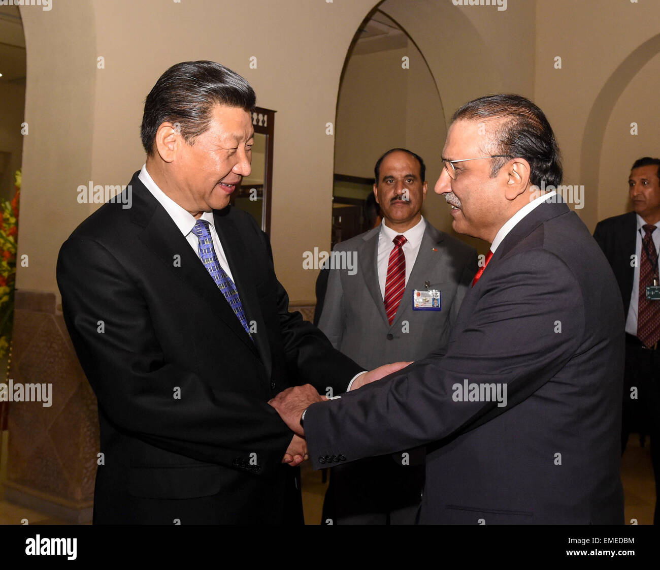 Islamabad, Pakistan. 20th Apr, 2015. Chinese President Xi Jinping (L) shakes hands with Asif Ali Zardari, former Pakistani president and co-chairperson of the Pakistan People's Party (PPP), as he met with leaders of the Pakistani major parties in Islamabad, capital of Pakistan, April 20, 2015. © Li Xueren/Xinhua/Alamy Live News Stock Photo