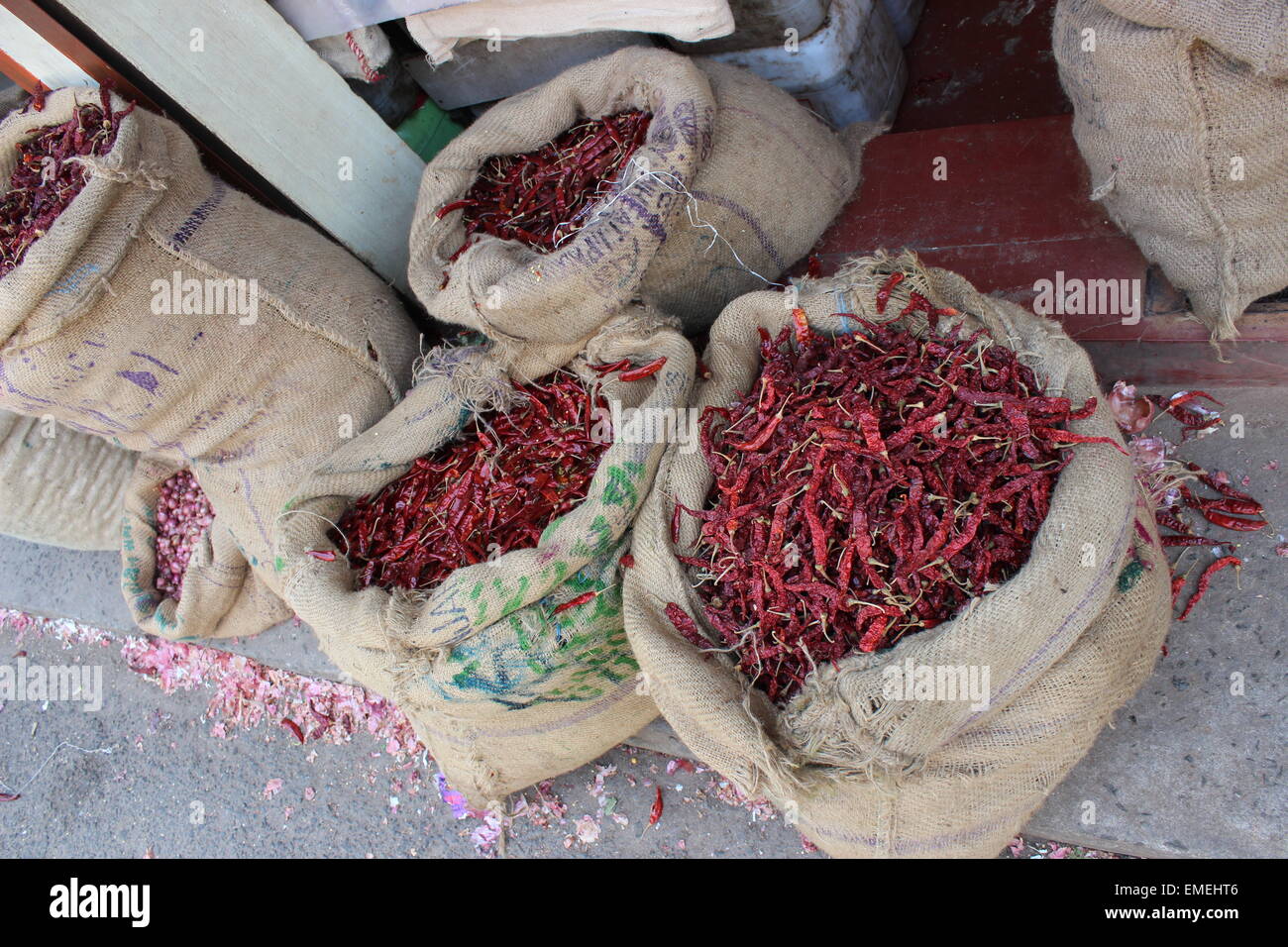 Red chillies in open market hi-res stock photography and images - Alamy